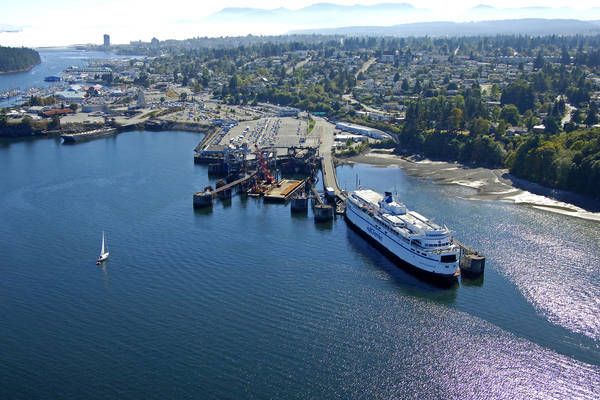 Le terminal de Departure Bay, à Nanaimo : un traversier de BC Ferries à quai, prêt pour la traversée vers Horseshoe Bay